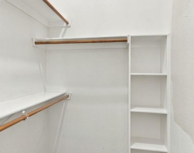 6425 Regina Drive - Photo Thumbnail 17