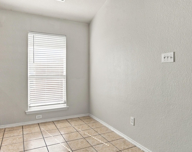 6425 Regina Drive - Photo Thumbnail 12