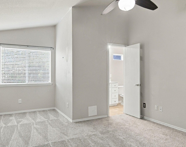 6425 Regina Drive - Photo Thumbnail 14