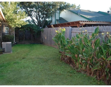 1127 Rimcrest Drive - Photo Thumbnail 20