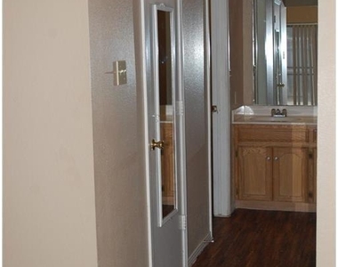 1127 Rimcrest Drive - Photo Thumbnail 14