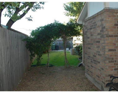 1127 Rimcrest Drive - Photo Thumbnail 21