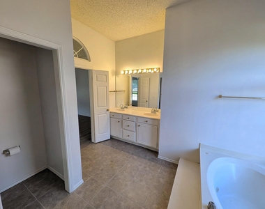 6909 Cinnabar Drive - Photo Thumbnail 27