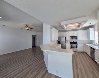6909 Cinnabar Drive - Photo Thumbnail 15