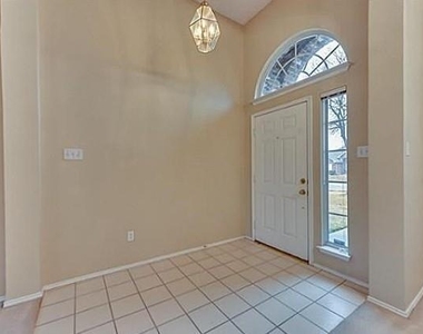 214 E Lynn Creek Drive E - Photo Thumbnail 1