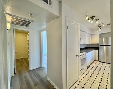 4347 Dickason Avenue - Photo Thumbnail 9