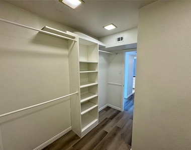 4347 Dickason Avenue - Photo Thumbnail 13