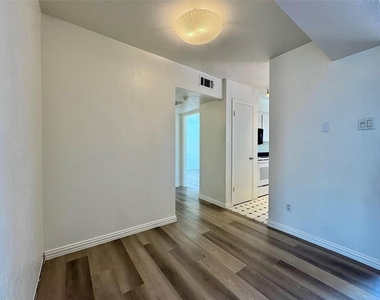 4347 Dickason Avenue - Photo Thumbnail 18