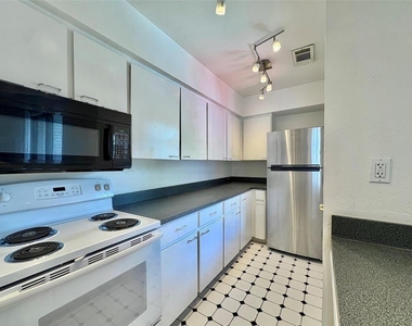 4347 Dickason Avenue - Photo Thumbnail 6