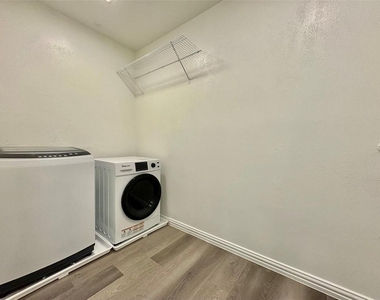 4347 Dickason Avenue - Photo Thumbnail 14