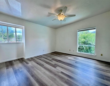 4347 Dickason Avenue - Photo Thumbnail 11