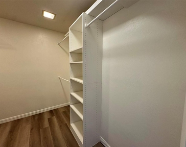 4347 Dickason Avenue - Photo Thumbnail 16