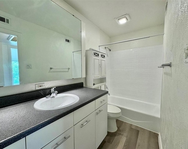 4347 Dickason Avenue - Photo Thumbnail 10