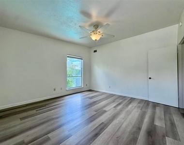 4347 Dickason Avenue - Photo Thumbnail 12
