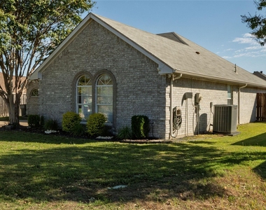 224 Cobblestone Circle - Photo Thumbnail 2