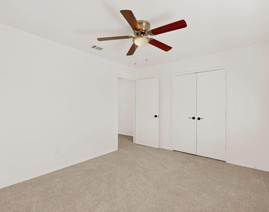 132 Graystone Place - Photo Thumbnail 21