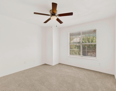 132 Graystone Place - Photo Thumbnail 27
