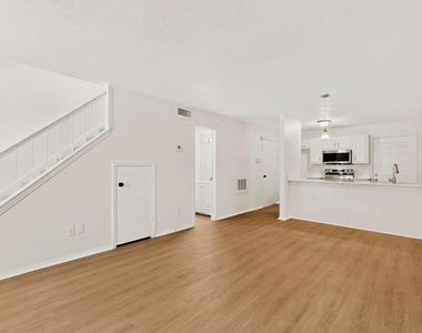 132 Graystone Place - Photo Thumbnail 10