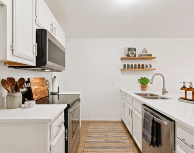 132 Graystone Place - Photo Thumbnail 13