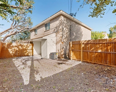 132 Graystone Place - Photo Thumbnail 33