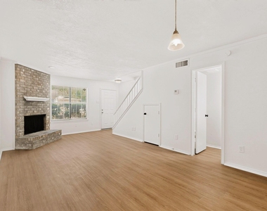 132 Graystone Place - Photo Thumbnail 7