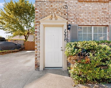132 Graystone Place - Photo Thumbnail 4