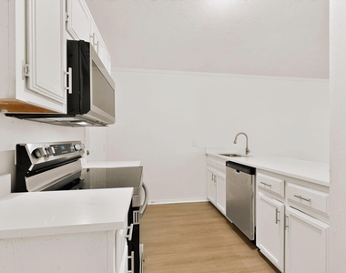 132 Graystone Place - Photo Thumbnail 12