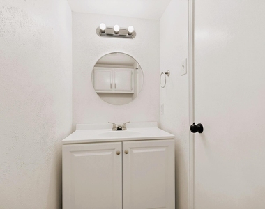 132 Graystone Place - Photo Thumbnail 17