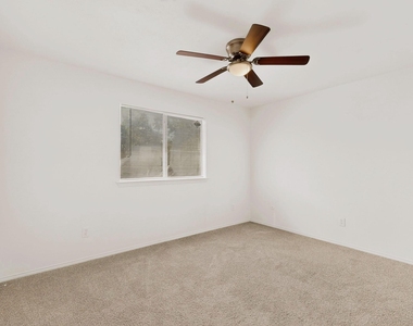 132 Graystone Place - Photo Thumbnail 18