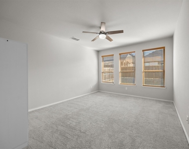 312 Crescent Avenue - Photo Thumbnail 10
