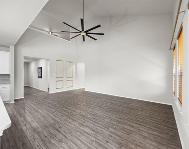 312 Crescent Avenue - Photo Thumbnail 8