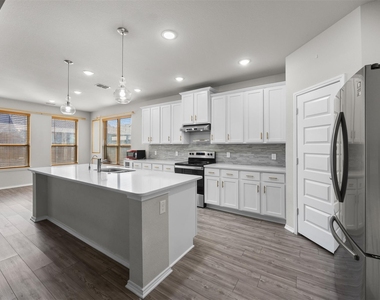 312 Crescent Avenue - Photo Thumbnail 3