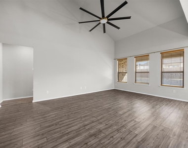 312 Crescent Avenue - Photo Thumbnail 2
