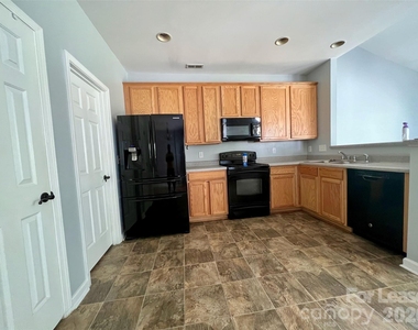 12821 James Blakeney Avenue - Photo Thumbnail 6