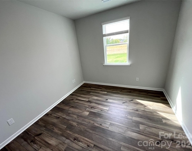 1402 Mossy Glade Road - Photo Thumbnail 8