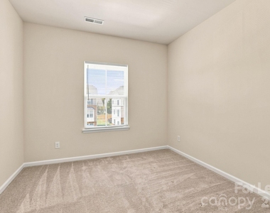 2595 Grantham Place Drive - Photo Thumbnail 21