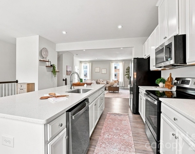 2595 Grantham Place Drive - Photo Thumbnail 13