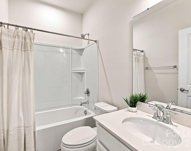 2595 Grantham Place Drive - Photo Thumbnail 20