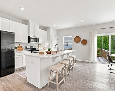 2595 Grantham Place Drive - Photo Thumbnail 12