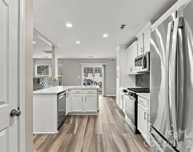 2204 Reid Pointe Avenue - Photo Thumbnail 16