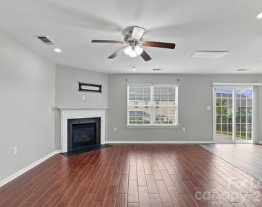 2204 Reid Pointe Avenue - Photo Thumbnail 2