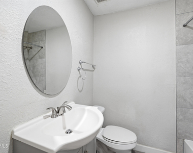 1229 E Mountain View Road - Photo Thumbnail 9