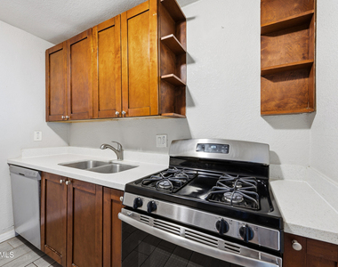 1229 E Mountain View Road - Photo Thumbnail 12