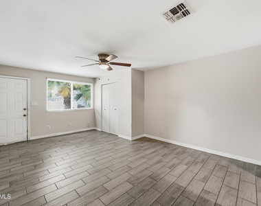 1229 E Mountain View Road - Photo Thumbnail 10