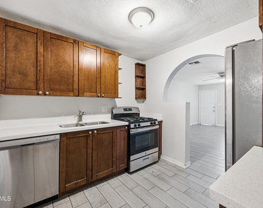 1229 E Mountain View Road - Photo Thumbnail 11