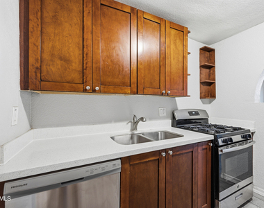 1229 E Mountain View Road - Photo Thumbnail 13