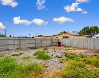 1229 E Mountain View Road - Photo Thumbnail 5