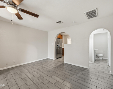 1229 E Mountain View Road - Photo Thumbnail 6