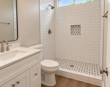 301 W Rosal Place - Photo Thumbnail 6