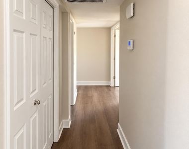 301 W Rosal Place - Photo Thumbnail 4